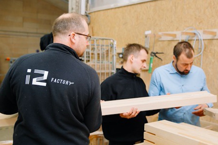 I2 Factory darbinieki lieliski izmanto Begin laika uzskaites programmatūru